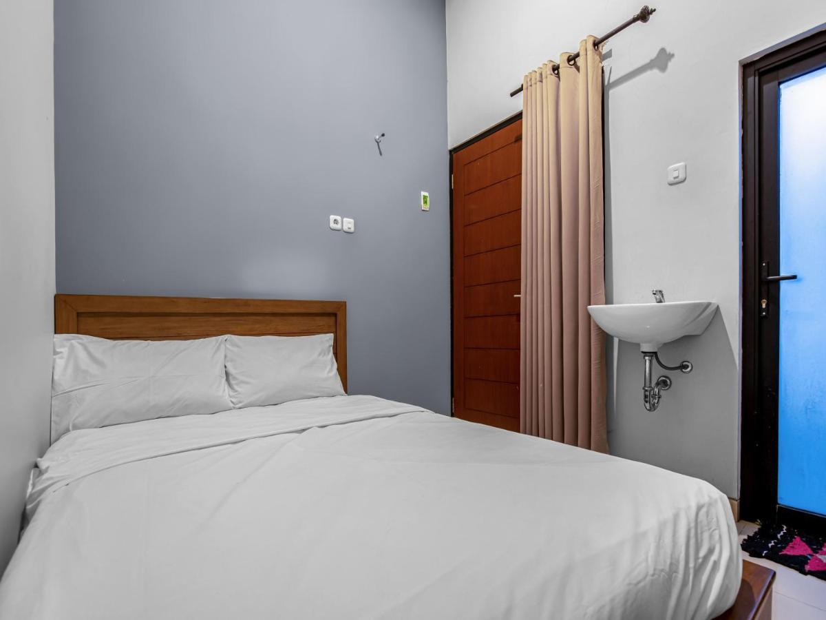 Hotel Casa Ts 16 Malang Esterno foto