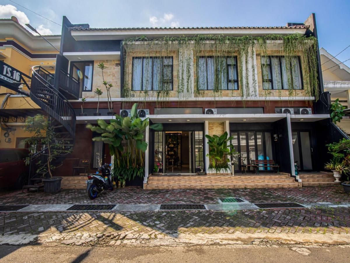 Hotel Casa Ts 16 Malang Esterno foto