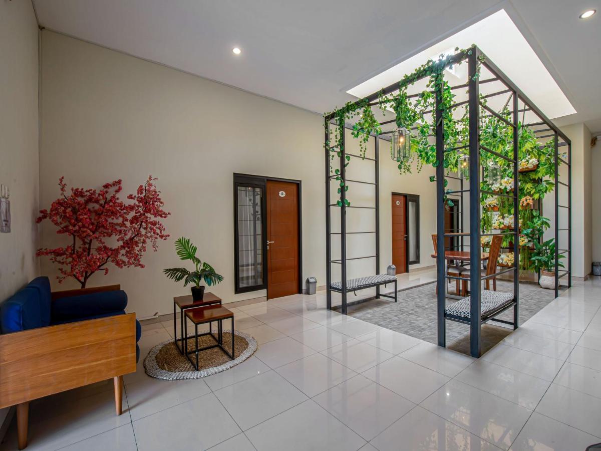 Hotel Casa Ts 16 Malang Esterno foto