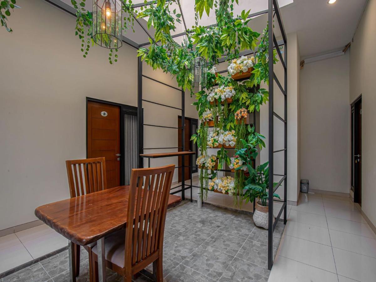 Hotel Casa Ts 16 Malang Esterno foto