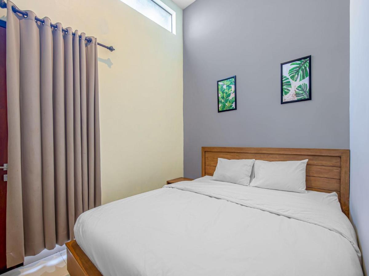 Hotel Casa Ts 16 Malang Esterno foto