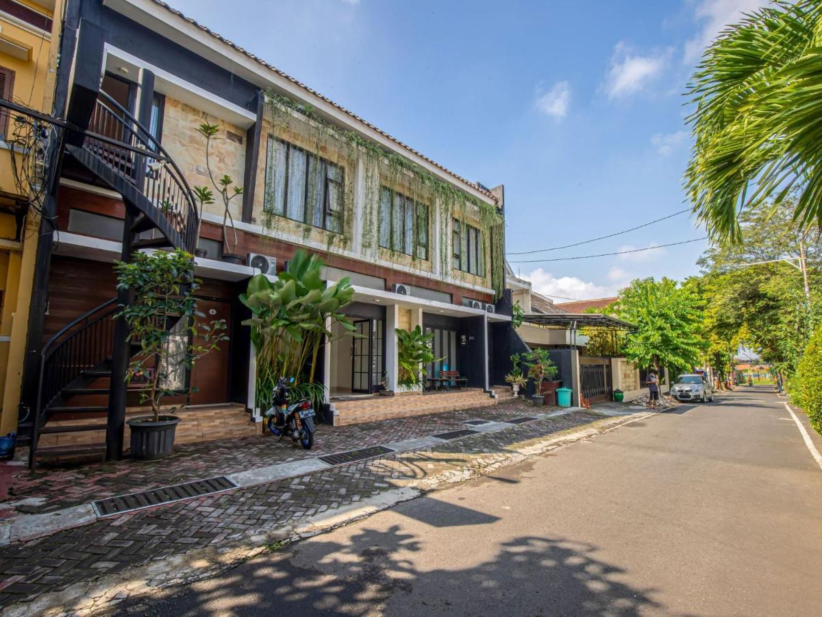 Hotel Casa Ts 16 Malang Esterno foto